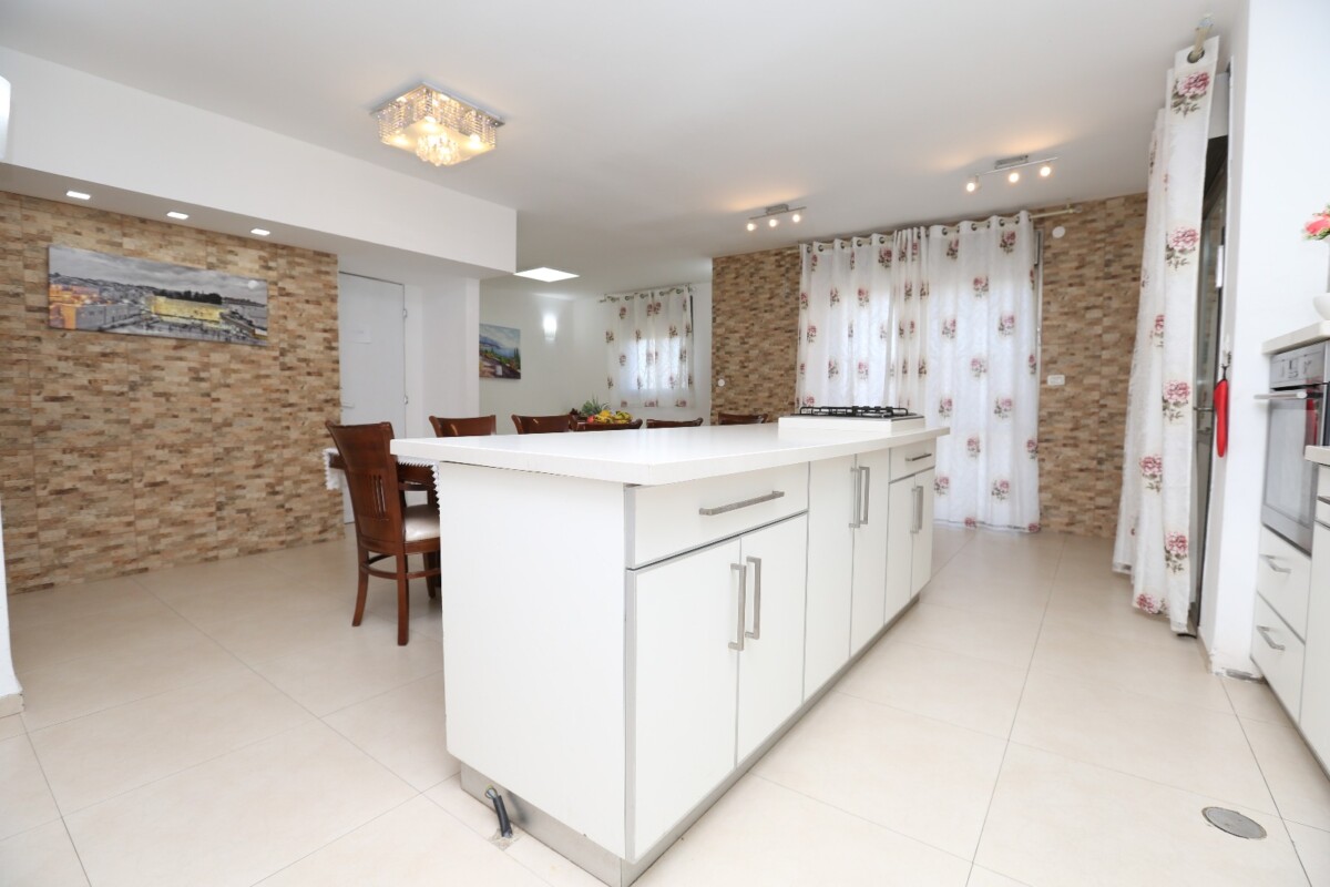 צימרים עם בריכה בצפת, צימרים למשפחות בצפת, צימרים בצפון, אירוח יוקרתי למשפחות בצפת