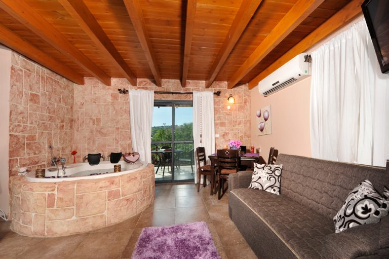 צימרים בצפון, צימרים לזוגות עם בריכה בספסופה, צימרים בגליל עליון