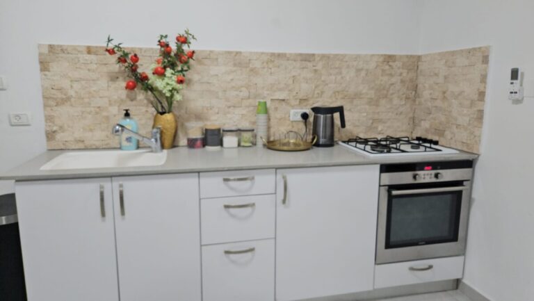 תהילת השלווה מנחמיה – וילה איכותית עם בריכה מחוממת ליד הכנרת - טלחופש