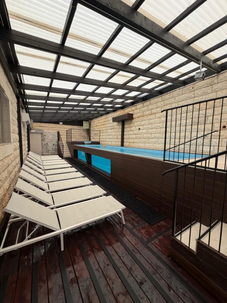 סאונה רטובה במונטה בריכת שחייה פרטית לקבוצות, חדשה בירושלים - טלחופש, הבית של התיירות הכשרה