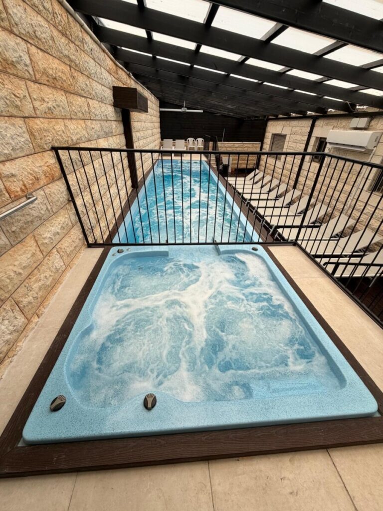 מונטה בריכת שחייה וג'קוזי ספא לקבוצות, חדשה בירושלים - טלחופש, הבית של התיירות הכשרה