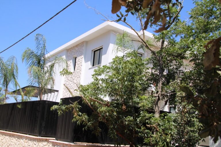 בין העצים פרדס חנה אירוח למשפחות עם בריכה טלחופש