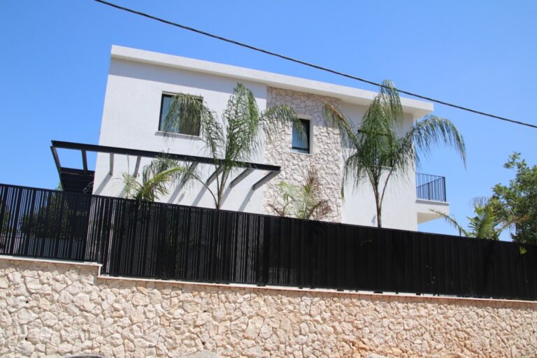 בין העצים פרדס חנה אירוח למשפחות עם בריכה טלחופש