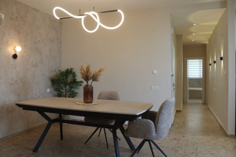 מתחם SunSuite מול הכנרת הינו צימר חדש, מפנק ואיכותי בטבריה - טלחופש
