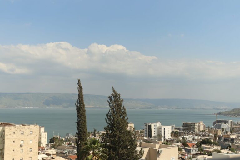 מתחם SunSuite מול הכנרת הינו צימר חדש, מפנק ואיכותי בטבריה - טלחופש